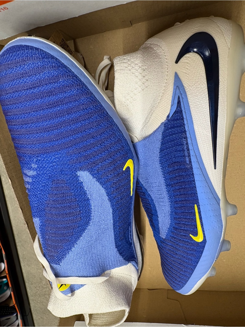 Nike Men’s Blue Laceless Soccer Cleats with Yellow Swoosh